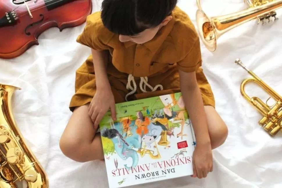 EL LIBRO. La obra incluye música compuesta por Dan Brown. 