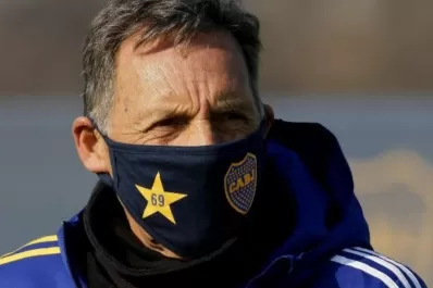 En Boca, todos los hisopados dieron negativo y Russo tiene dudas para formar el equipo