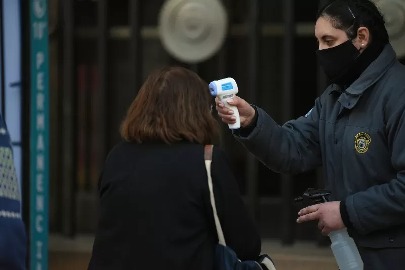 Registraron otras 107 muertes por coronavirus y la Argentina ya superó las 9.400 víctimas