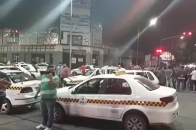 Cansados de los asaltos, taxistas protestaron a lo largo de avenida Mate de Luna