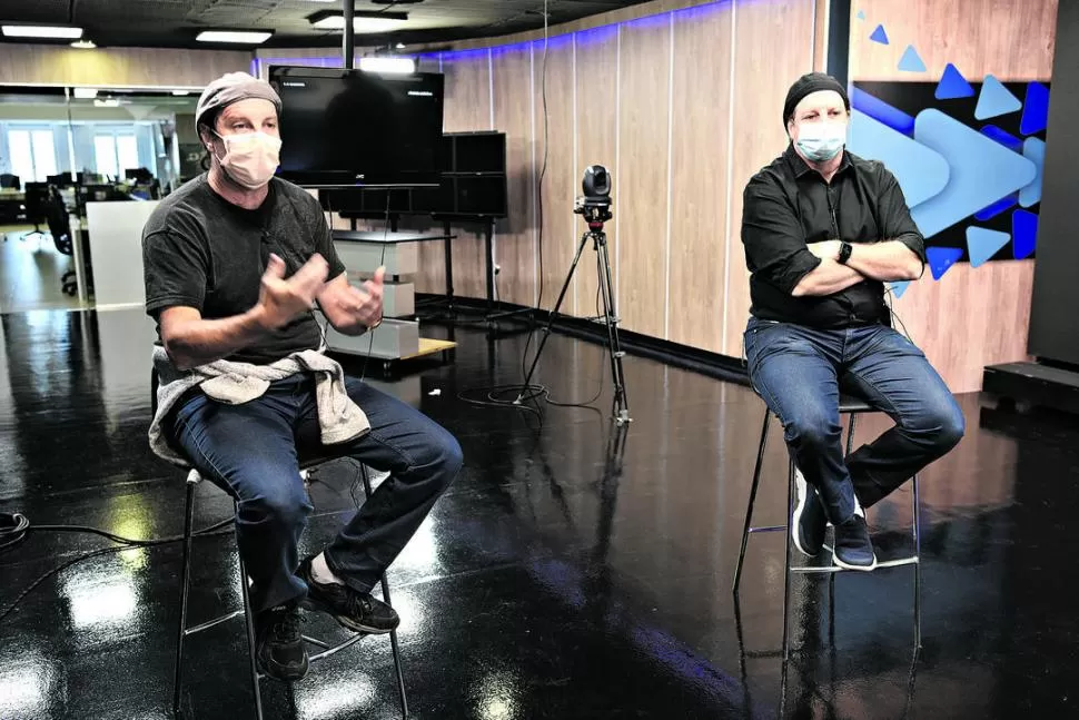 BARBIJO. Raúl (izquierda) y Gustavo remarcaron que usar mascarilla reduce un 90% las chances de enfermarse. la gaceta / Foto de José Nuno