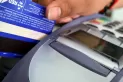 En medio de la crisis inflacionaria, amplían los límites para comprar con tarjetas de débito