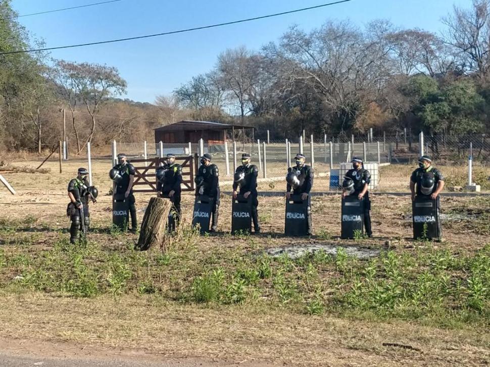 INFANTERÍA. Diferentes divisiones policiales intervinieron en la villa turística.  