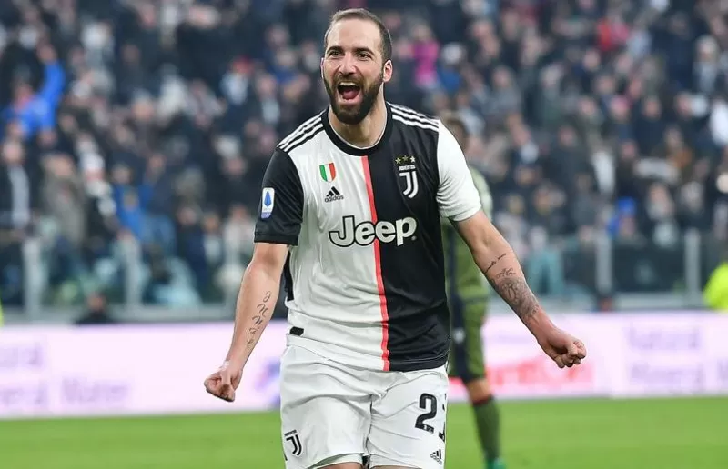 Gonzalo Higuaín llega a Estados Unidos para firmar con Inter de Miami