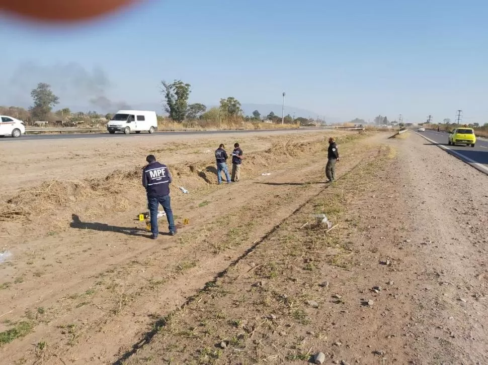 EL LUGAR DEL HECHO. Javier Gómez cayó de su motocicleta tras ser golpeado con un palo cuando regresaba a su casa después de trabajar. 