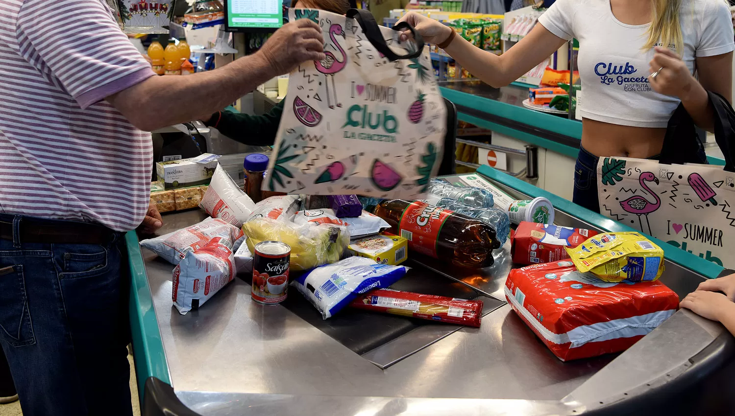ALIMENTOS. Las frutas, verduras y carnes figuran entre los alimentos que más subieron. LA GACETA