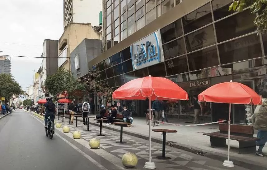 SOBRE LA SENDA PEATONAL. Foto: Prensa Municipalidad de San Miguel de Tucumán