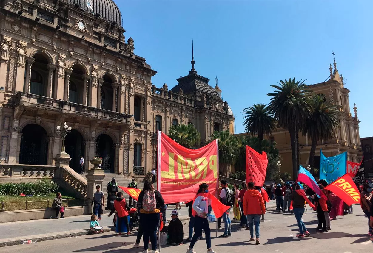 EN LA PLAZA. Militantes del Polo Obrero