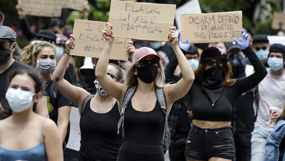 ALERTA. El director del FBI admitió que detrás de la mayoría de los incidentes racistas están personas que adhieren a la ideología de la supremacía blanca.