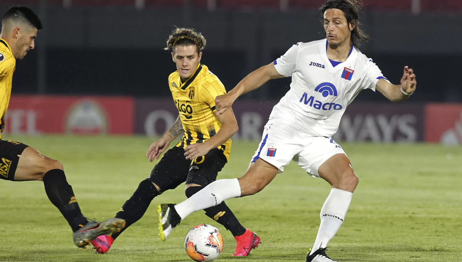 LA MANIJA. El ex San Martín, Sebastián Prediger, fue el eje central en el mediocampo del equipo argentino.