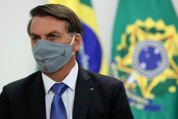 Bolsonaro dijo que el distanciamiento por el coronavirus es cosa de débiles