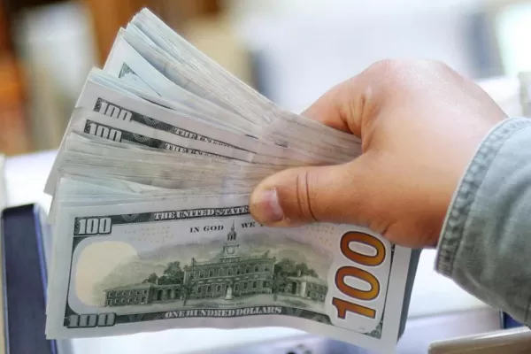 El dólar oficial no tuvo cambios y el blue sigue bajando