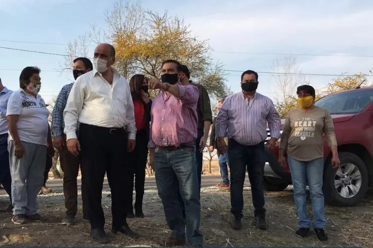 EN LA VISITA OFICIAL. Villafañe junto al gobernador Manzur. Foto Facebook Comuna de Ciudacita