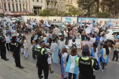 Video: así se vivió la protesta del #19S frente a la Casa de Gobierno de Tucumán