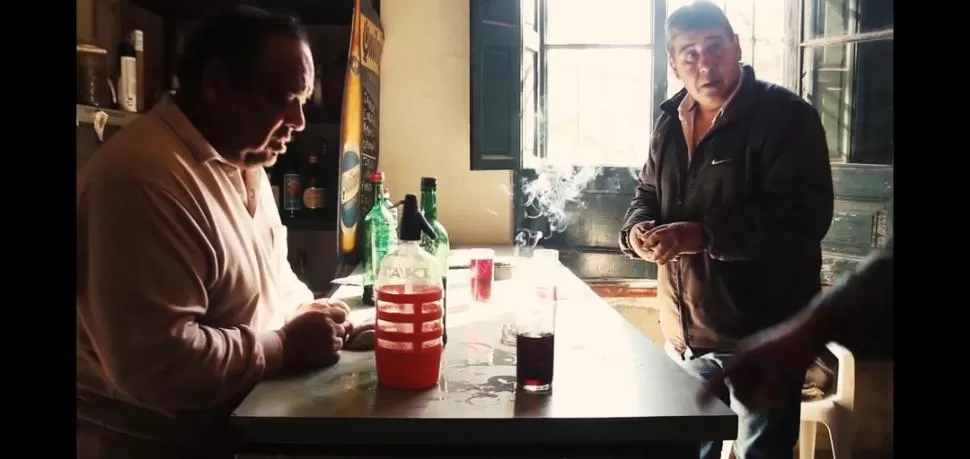 DESDE SANTA FE. “El laboratorio” es una creación de Polo Donatti en la que recrea un bar de barrio, con los personajes típicos que lo frecuentan. 