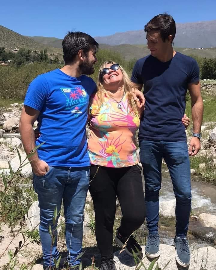 Ana Dominé con sus hijos.