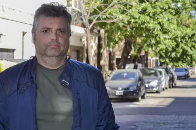 Esta noche toca Charly: el libro sin fin que no le teme al mito