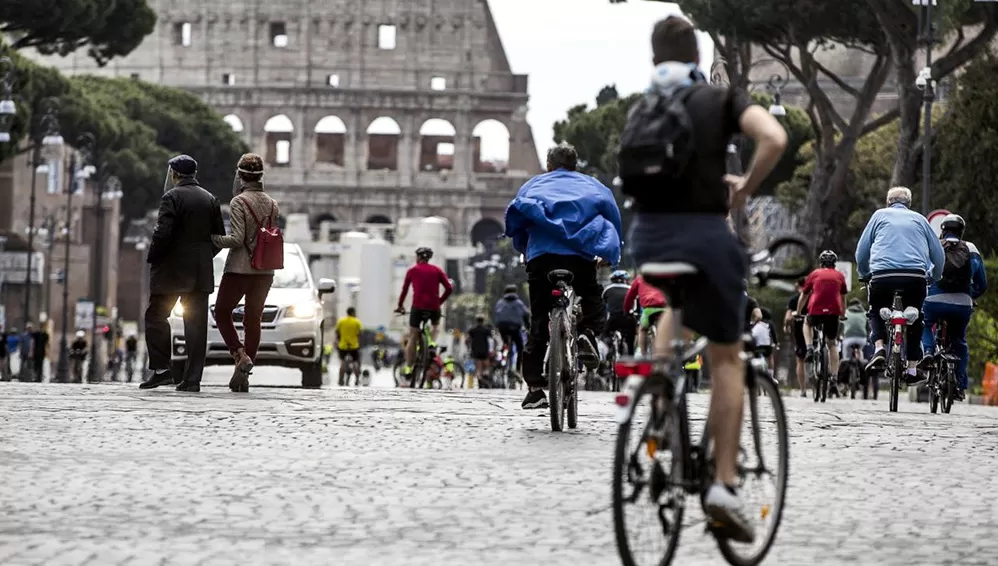 CIFRAS DE HOY. Italia sumó 1.587 nuevos contagios en las últimas 24 horas, con lo que acumula 298.156 desde que comenzó la emergencia en el país, el 21 de febrero.