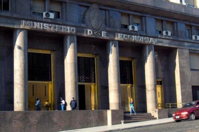 Las cuentas públicas cerraron el mes pasaado con un déficit interanual de $ 84.499 millones