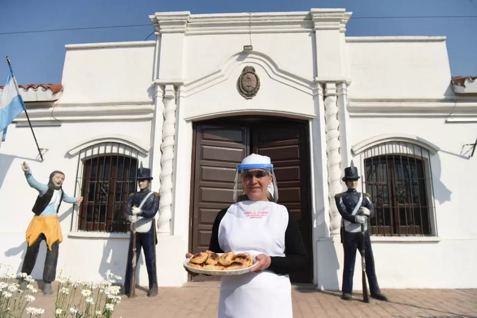 COMO DIOS MANDA. Las finalistas presentaron sus empanadas de matambre cocidas al horno de barro. 