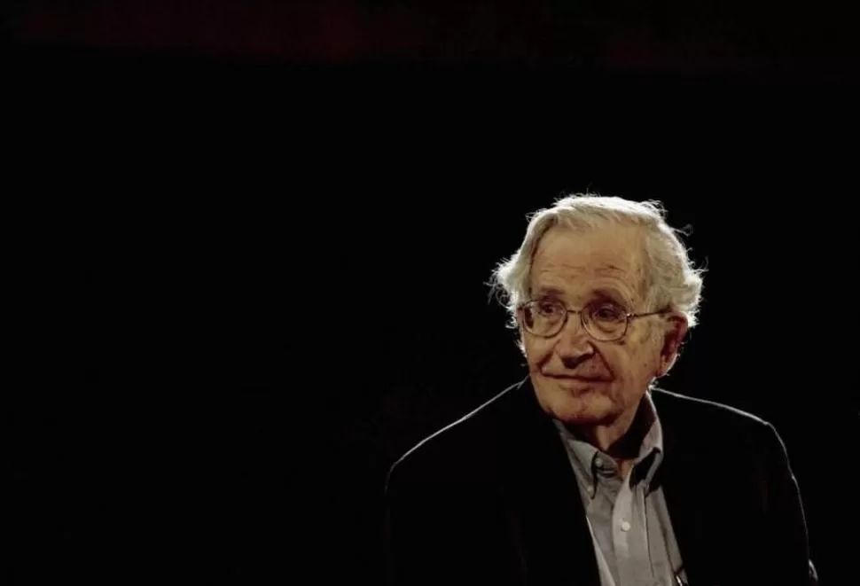 ACUERDO. Chomsky llamó a hacer frente al avance de las derechas.  