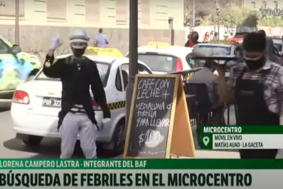 Un mimo y otros referentes del arte se sumaron a la búsqueda de febriles en la ciudad