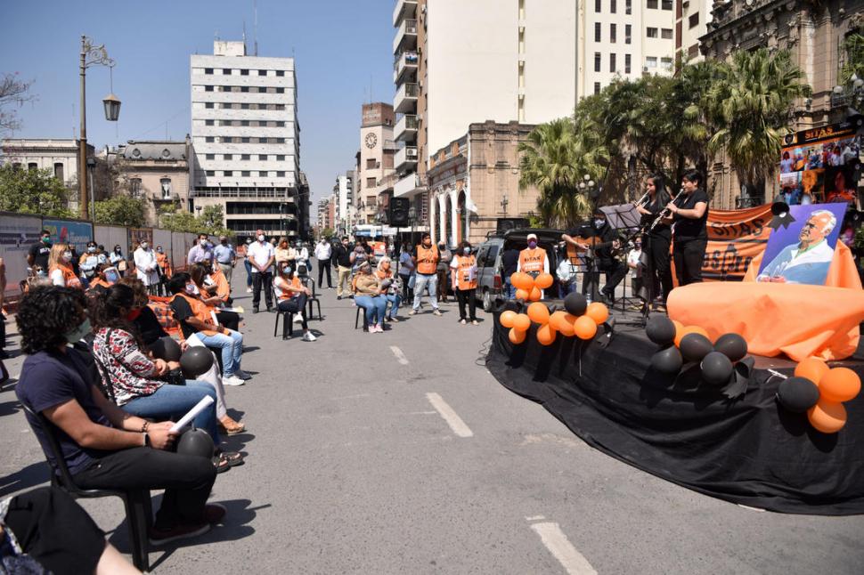 ORQUESTA. El acto de Sitas tuvo globos, flores y música en la Plaza.