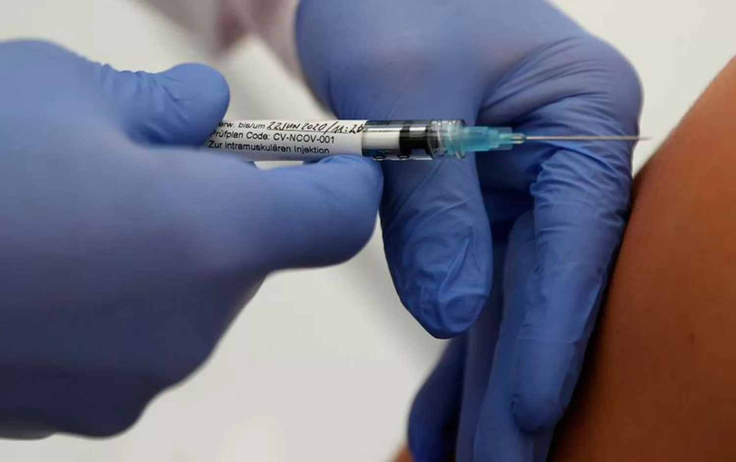 Un nuevo laboratorio inicia la tercera fase de ensayos de la vacuna contra el coronavirus en EEUU