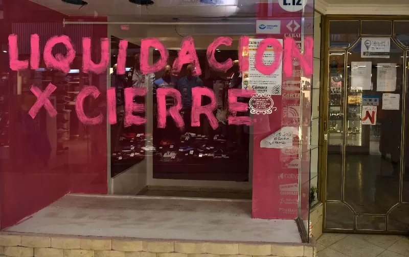Galería de fotos: comercios vacíos conforman el nuevo paisaje del microcentro tucumano