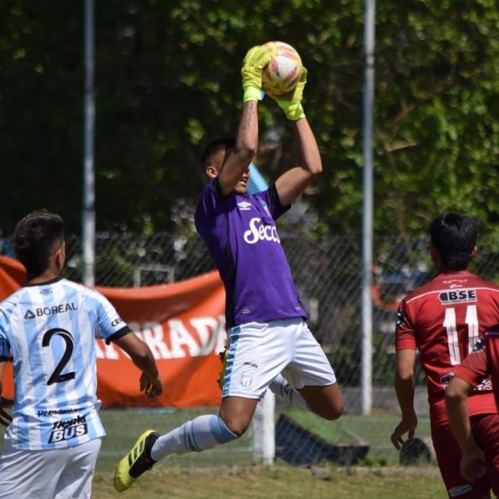 SUYA. Lescano jugó en torneos de inferiores de AFA para Atlético.  