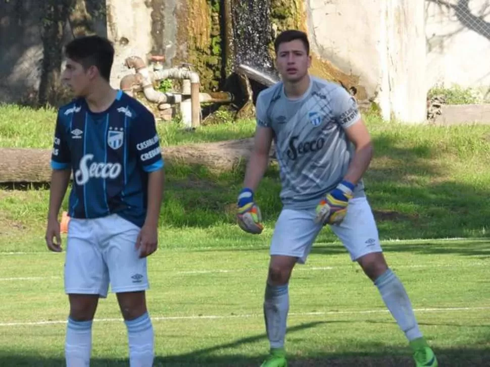 ADMIRACIÓN. Lescano mira a Lucchetti, uno de sus ídolos.  