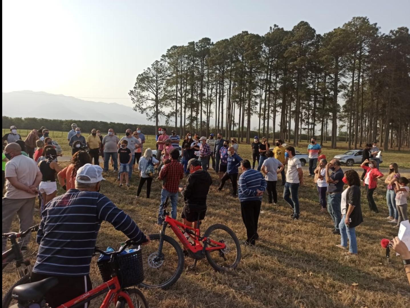 Asamblea de vecinos en la rotonda de San Pablo.