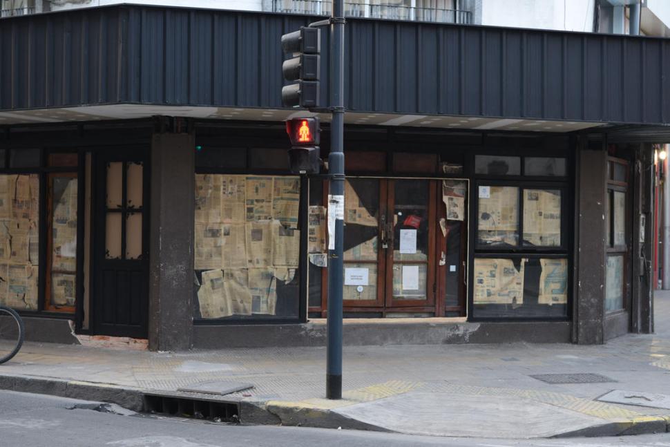 ESQUINA. Adiós al drugstore que llevaba años en San Juan y 25 de Mayo.