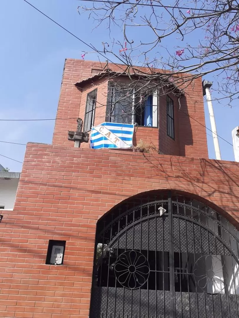 EN LO MÁS ALTO. La bandera es uno de los símbolos oficiales del club. 