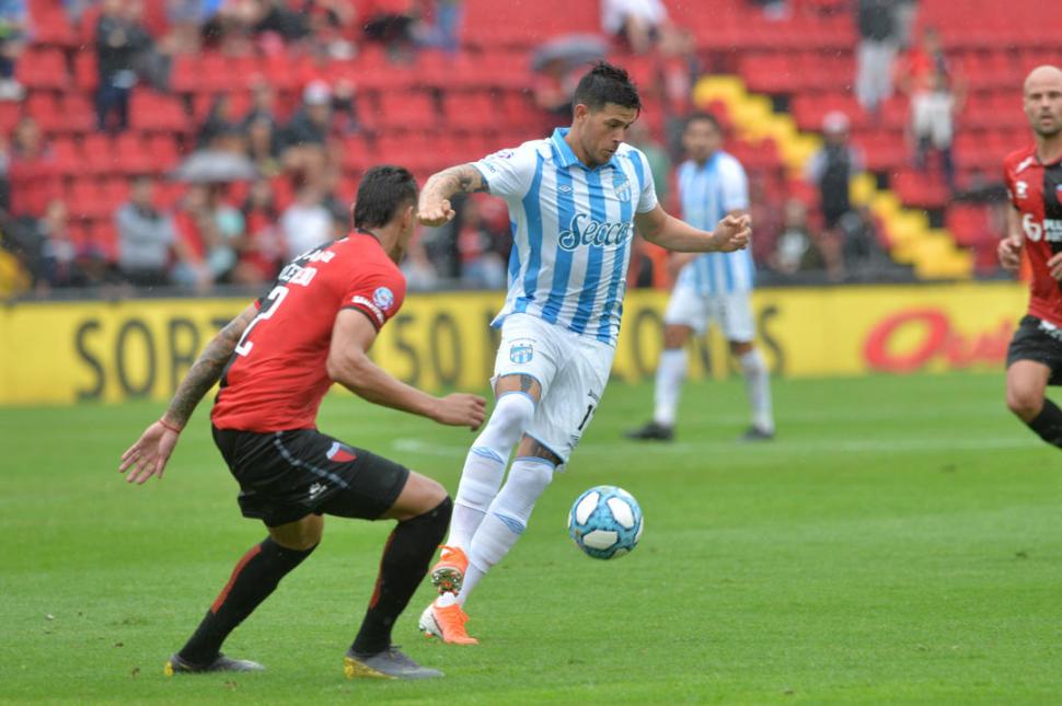 CONTRA SU EX CLUB. Heredia, durante el partido ante Colón, de la última Superliga. El volante lleva tres goles en Atlético.