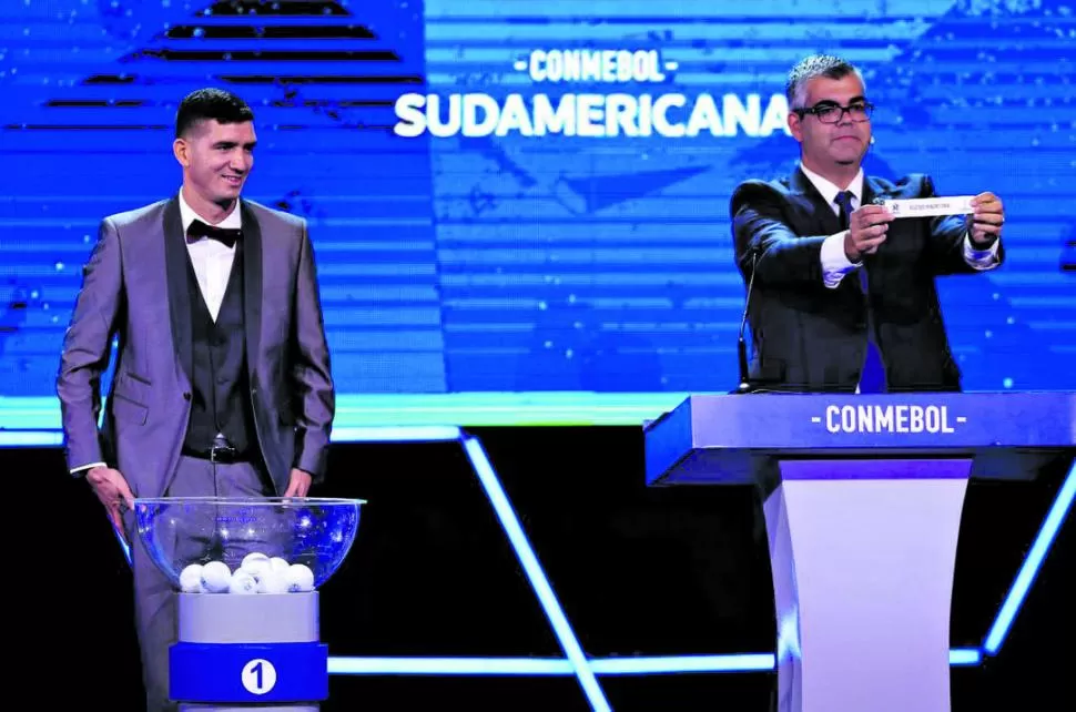 ESCENA REPETIDA. Atlético volverá a ver su nombre en un papelito de un sorteo para disputar una copa internacional. 