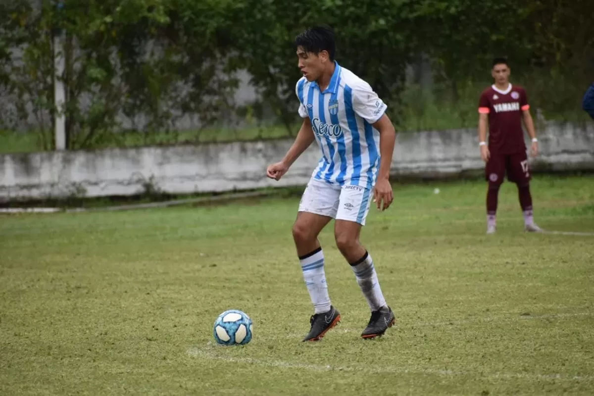 Matías Solohaga, durante un partido de reserva ante Lanús. 