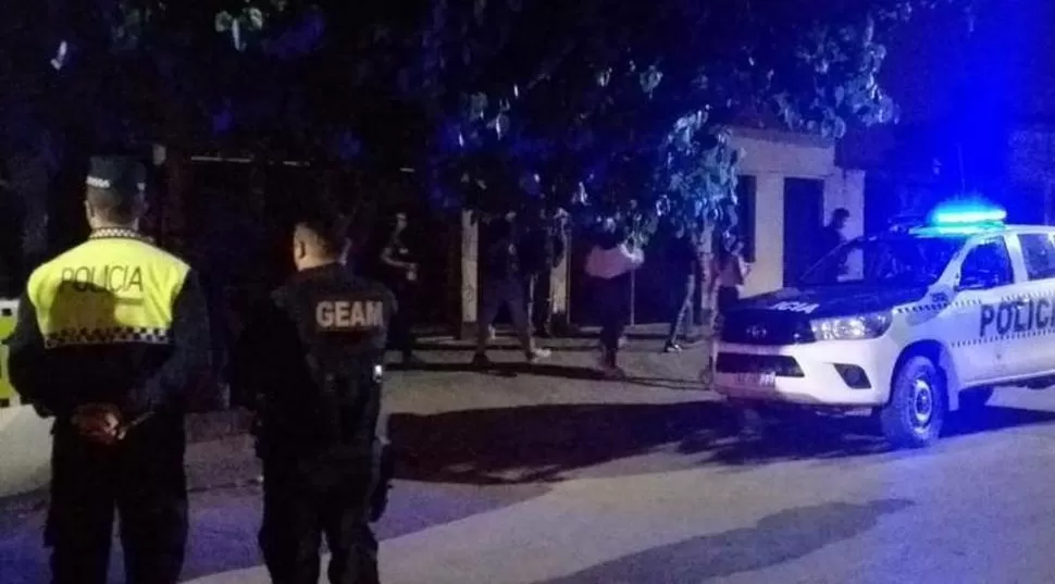 OPERATIVO. La Policía desalojó una fiesta en barrio Victoria, en la capital. comunicación pública