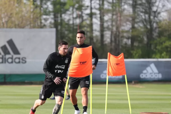 Scaloni tiene casi listo el 11 de Argentina con Messi de enganche