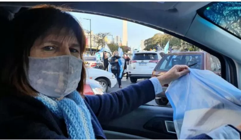El 12 de octubre voy a marchar con mi bandera, dijo Patricia Bullrich e invitó a acompañarla