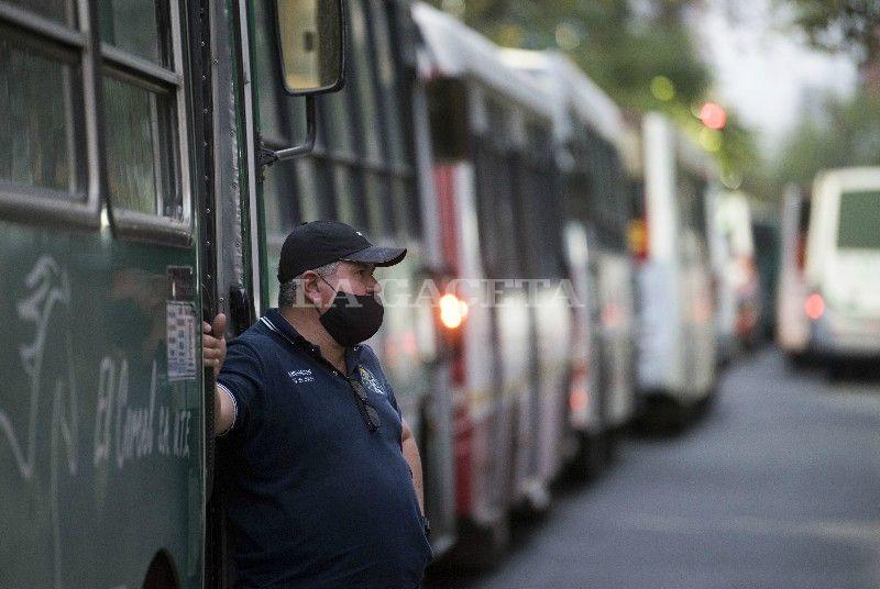 Los colectivos bloquean el centro en el segundo día del paro de transporte