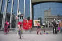 Globos negros por la cultura