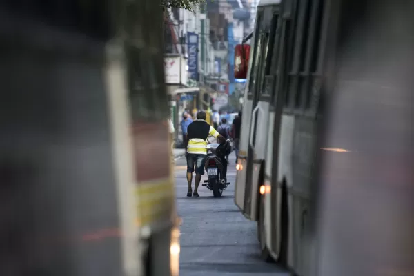 Sin el pago de los sueldos de septiembre, sigue el paro de choferes