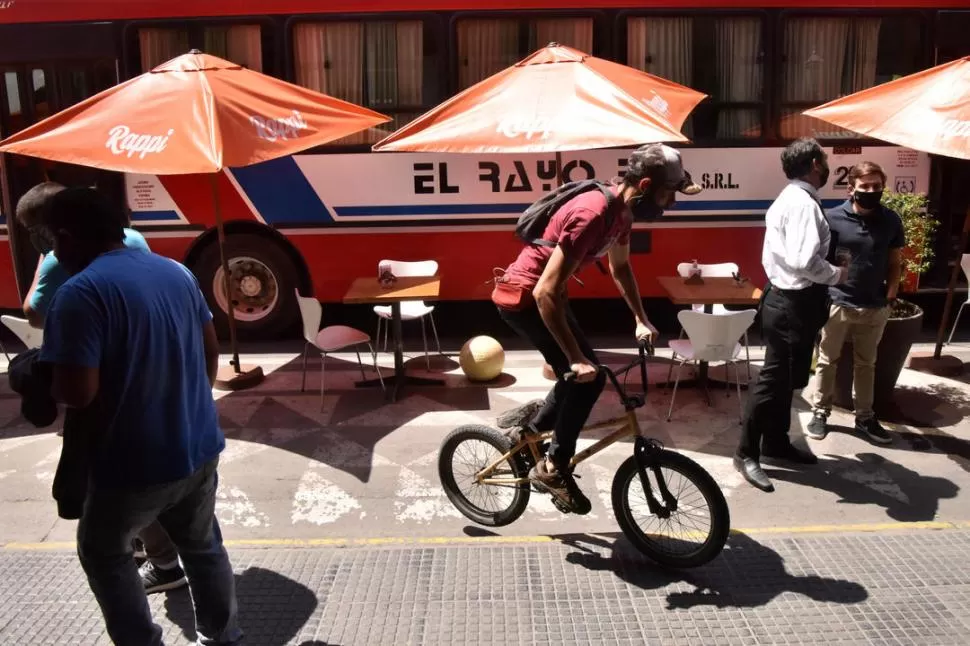 ALTERNATIVA. Con el centro bloqueado, la salida fue optar por las bicis.  