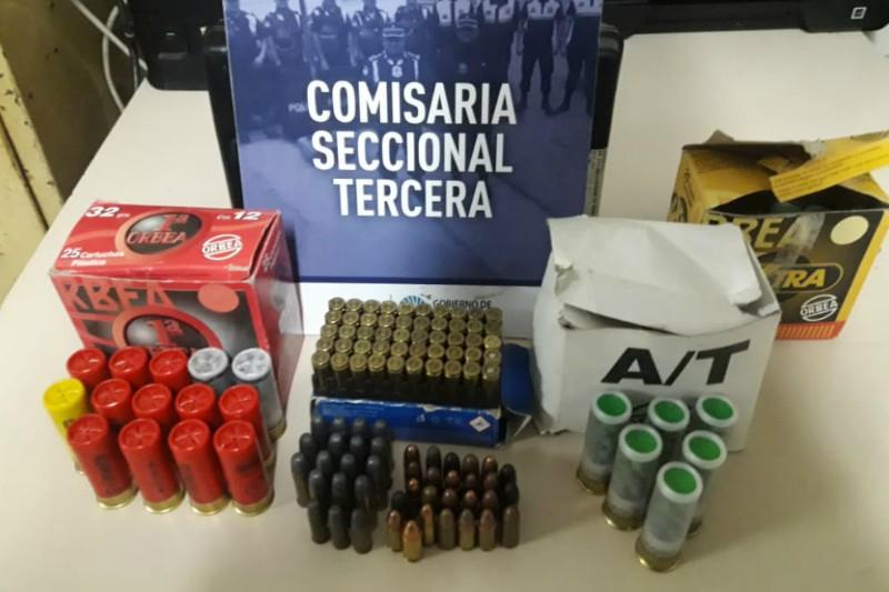 Secuestraron armas de fuego y más de 100 cartuchos en un allanamiento por un robo