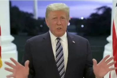 Trump reapareció en público en un acto de campaña 10 días después del positivo de covid