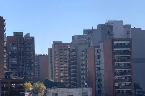La arremetida del dólar paraliza el mercado inmobiliario local