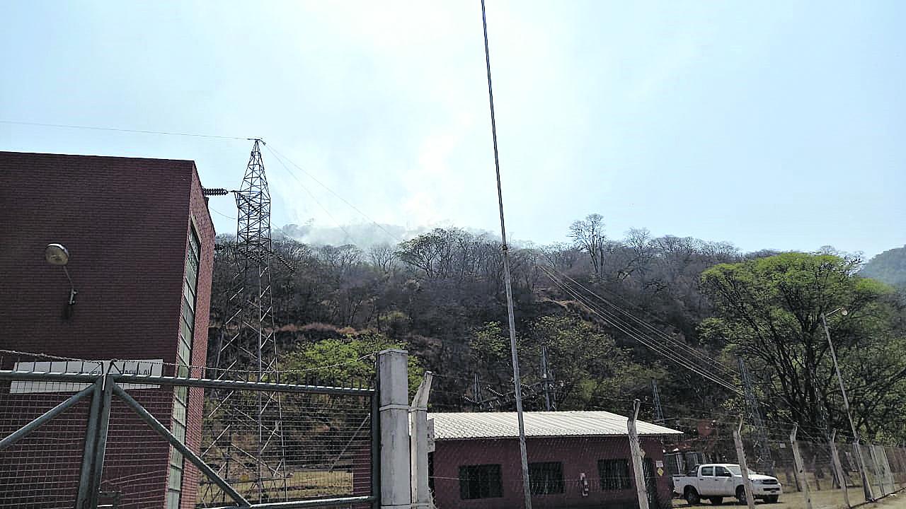 Las llamas volvieron a encenderse en San Javier y ahora aparecieron también en El cadillal