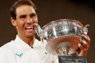 Nadal derrotó a Djokovic en la final de Roland Garros y alcanzó a Federer
