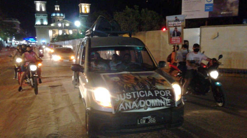 CARAVANA. La movilización se concretó en auto y motos. FOTO LUIS DUARTE.